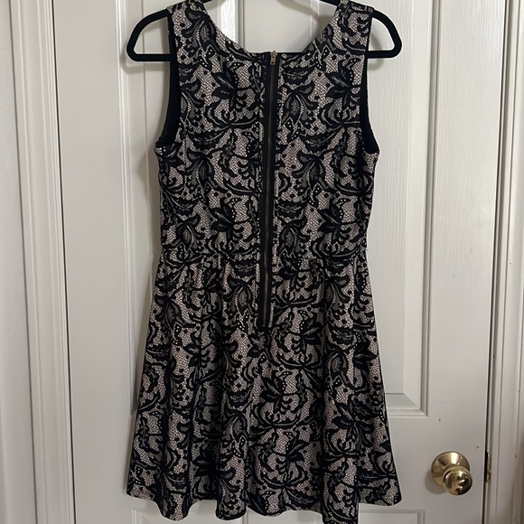 Dress - Picture 6 of 6